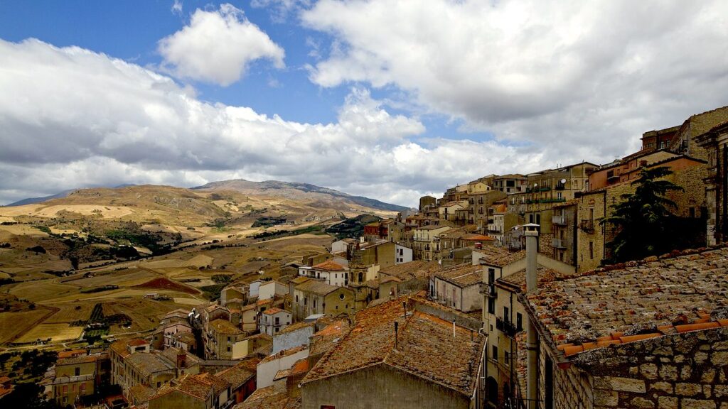 Weekend del 2 giugno, le mete siciliane dove trascorrere una mini-vacanza: soluzioni per tutte le tasche 4 weekend 2 giugno in Sicilia: Gangi