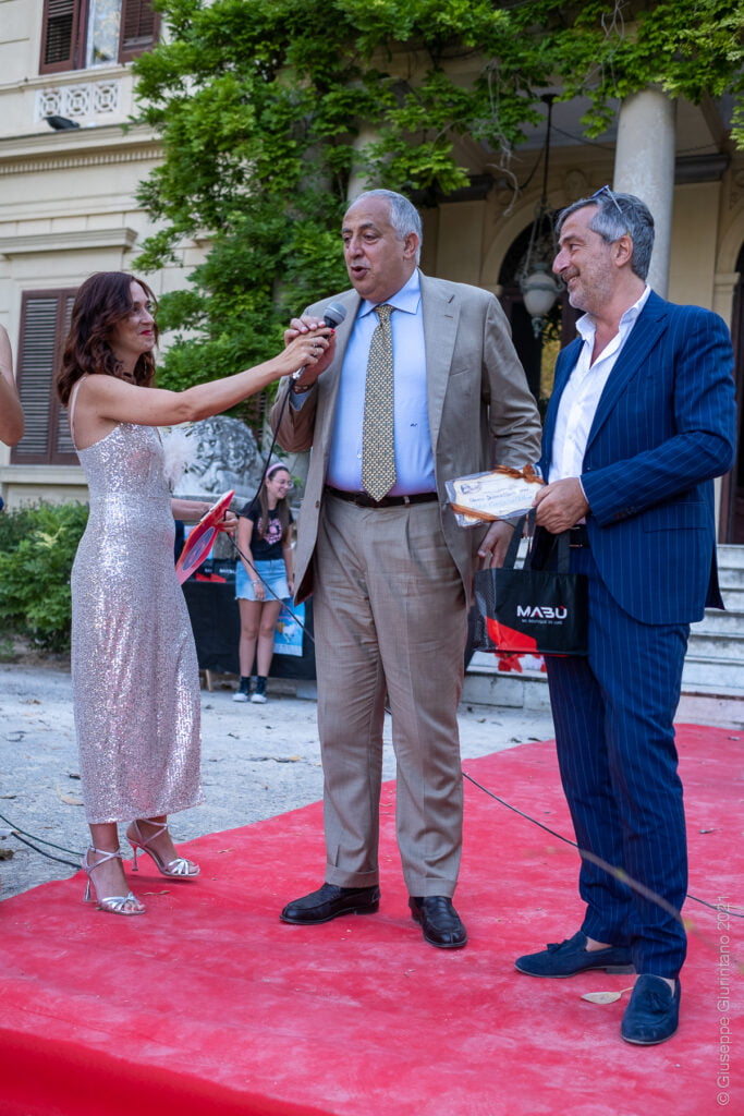 Assegnati i Premi DonnAttiva, riconoscimenti "in rosa" per le professionalità 12 Assegnati i Premi DonnAttiva, riconoscimenti "in rosa" per le professionalità - Be Sicily Mag - XT31687