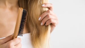 SOS capelli che cadono: i consigli di Liliana Mancino 2 SOS capelli che cadono: i consigli di Liliana Mancino - Be Sicily Mag - Caduta dei capelli quando preoccuparsi 1