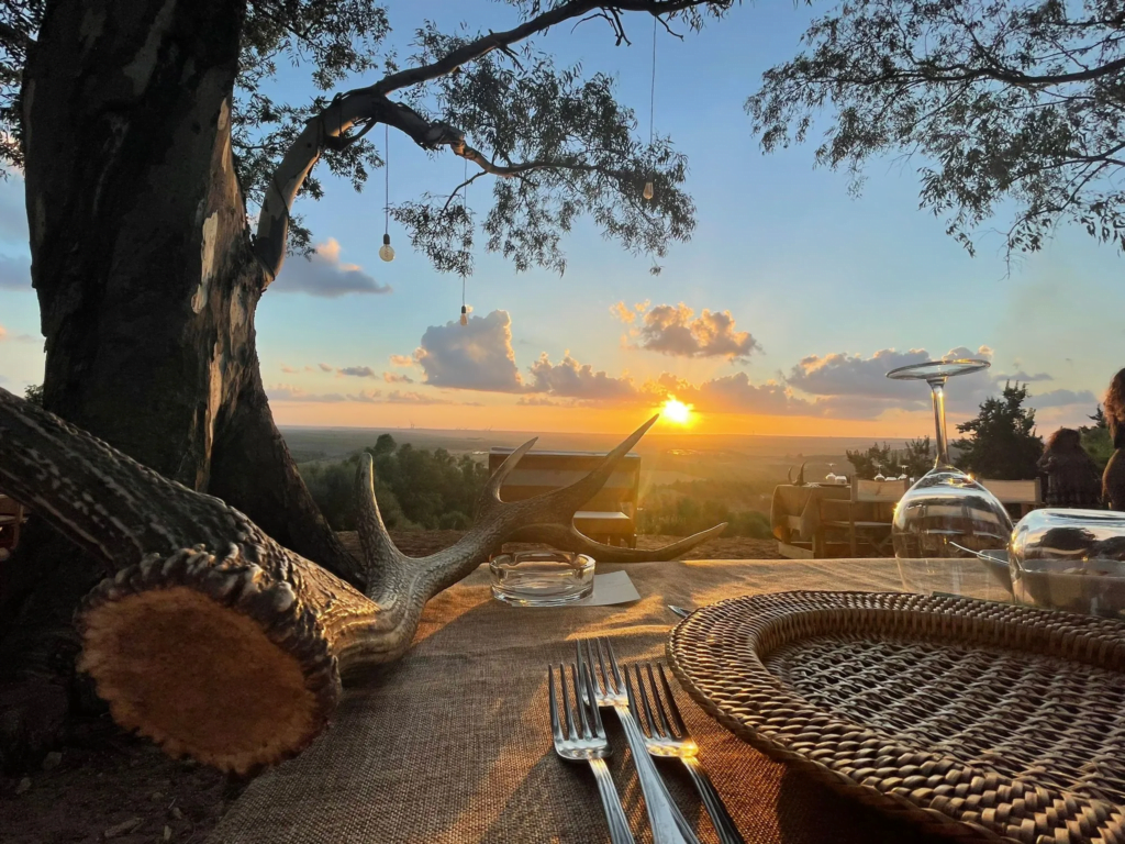 Primavera in Sicilia: ecco dove fare i migliori aperitivi 2 tavolo safaria 1 1 - Be Sicily Mag