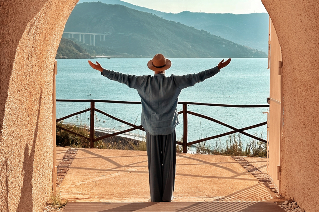 Jonathan Kashanian: un amore chiamato Sicilia e una vacanza al Mangia's Resort di Pollina. 1 Mangia's Resort di Pollina Be Sicily Mag