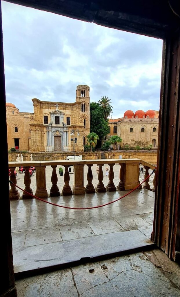 Una passeggiata "pop" nel cuore della Kalsa (racconto a cura di Marco Amato) 19 Una passeggiata "pop" nel cuore della Kalsa (racconto a cura di Marco Amato) - Be Sicily Mag - PHOTO 2023 07 19 19 51 11 4