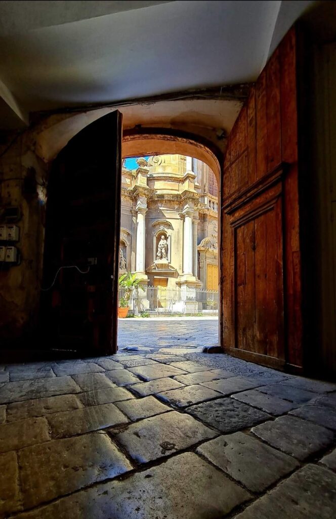 Una passeggiata "pop" nel cuore della Kalsa (racconto a cura di Marco Amato) 14 Una passeggiata "pop" nel cuore della Kalsa (racconto a cura di Marco Amato) - Be Sicily Mag - PHOTO 2023 07 19 19 51 13