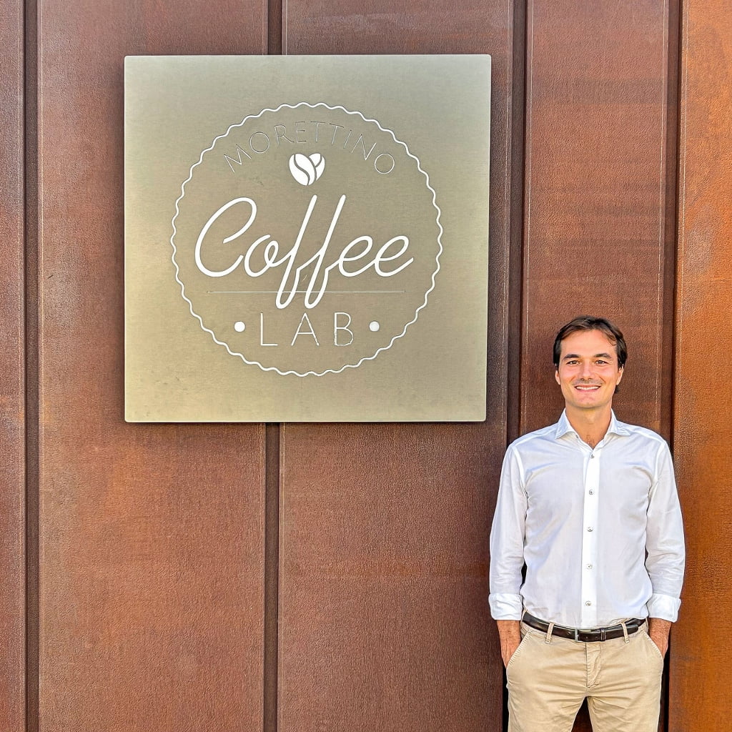 Morettino Coffee Lab, nasce la caffetteria specialty all'interno del Palermo Marina Yatching 2 Morettino Coffee Lab, nasce la caffetteria specialty all'interno del Palermo Marina Yatching - Be Sicily Mag - Andrea Morettino targa
