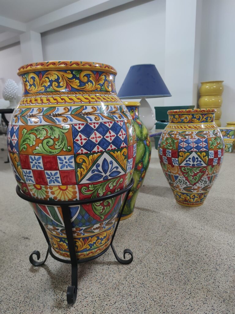 Ceramisti siciliani: i "big" di Sicilia - Be Sicily Mag - Giare firmate La Spiga Ceramiche