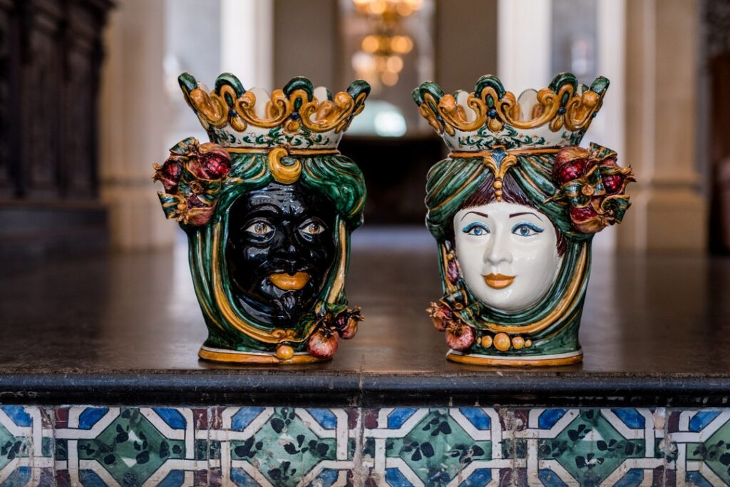 Ceramisti siciliani: i "big" di Sicilia - Be Sicily Mag - Teste di moro Sofia Ceramiche