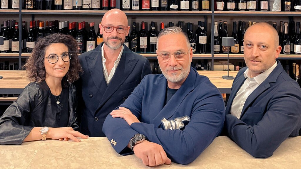 Millesuoli, apre a Caltanissetta la prima enoteca del marchio dell'e-commerce del vino siciliano - Be Sicily Mag - LOREDANA RAGOLIA CRISTIAN CATALANO GIUSEPPE BONANNO E ANTONIO VILLA