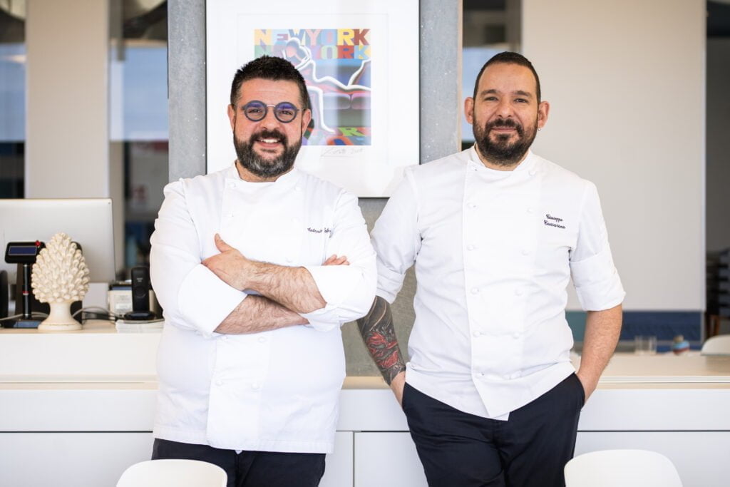 Al Votavota di Marina di Ragusa arriva la stella Michelin 1 da sx Antonio Colombo e Giuseppe Causarano credit fotografico Paola Licciardello - Be Sicily Mag