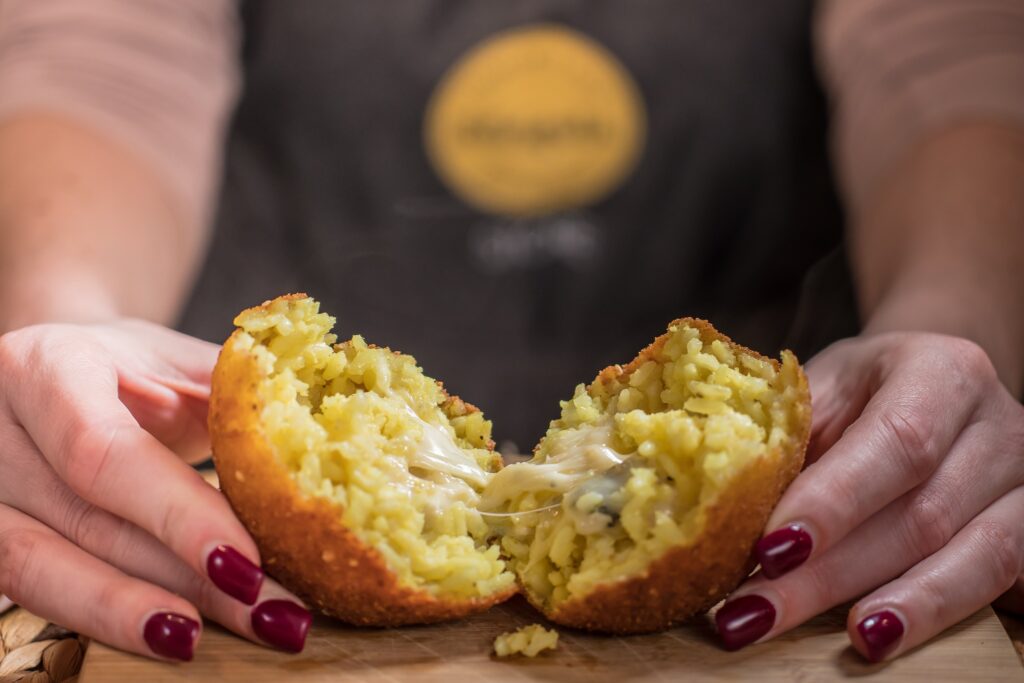 Arancina Day. Le più buone di Palermo - Be Sicily Mag - Arancine sfrigola 2