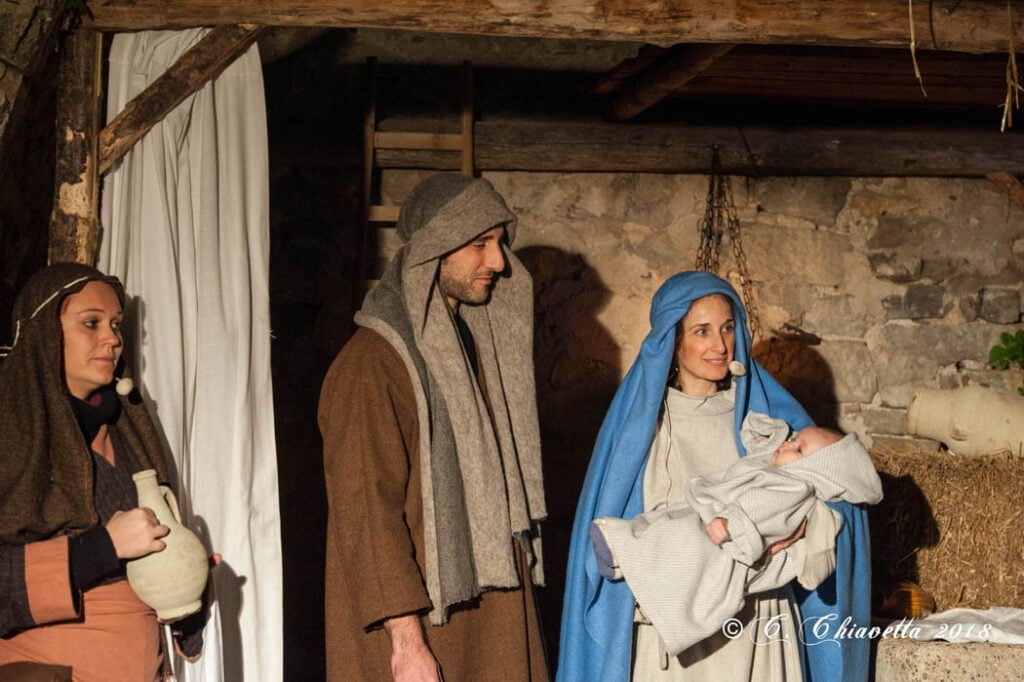 I Presepi in Sicilia. Ecco quali visitare per vivere la magia del Natale 9 I Presepi in Sicilia. Ecco quali visitare per vivere la magia del Natale - Be Sicily Mag - PresepeViventeTerminiImerese2018 2019 107 2