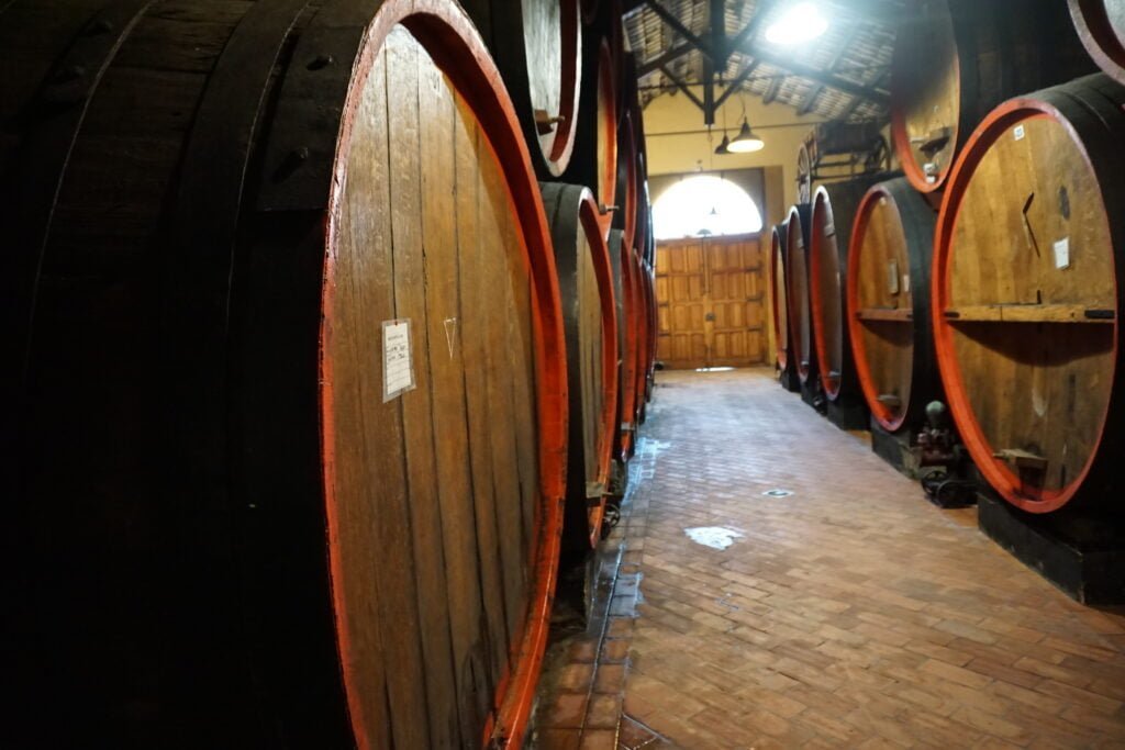Alla scoperta di Marsala e del Perpetuo - Be Sicily Mag - bottaia azienda De Bartoli
