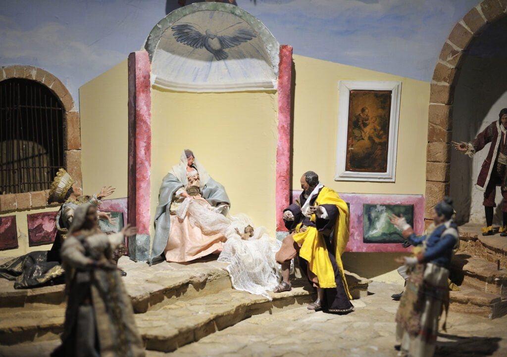 I Presepi in Sicilia. Ecco quali visitare per vivere la magia del Natale 8 I Presepi in Sicilia. Ecco quali visitare per vivere la magia del Natale - Be Sicily Mag - presepenapoletano caltagirone 6