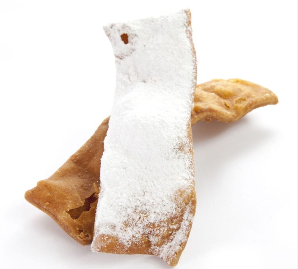Le chiacchiere di Carnevale a Palermo. Ecco quali provare 12 Le chiacchiere di Carnevale a Palermo. Ecco quali provare - Be Sicily Mag - le chiacchiere del maestro Santi Palazzolo
