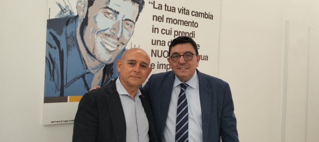 Mercati di Palermo si rinnovano: la rivoluzione è digital, presto anche online 2 Mercati di Palermo si rinnovano: la rivoluzione è digital, presto anche online - Be Sicily Mag - Felice con il presidente di Palermo km 0 Salvo Guccione 1