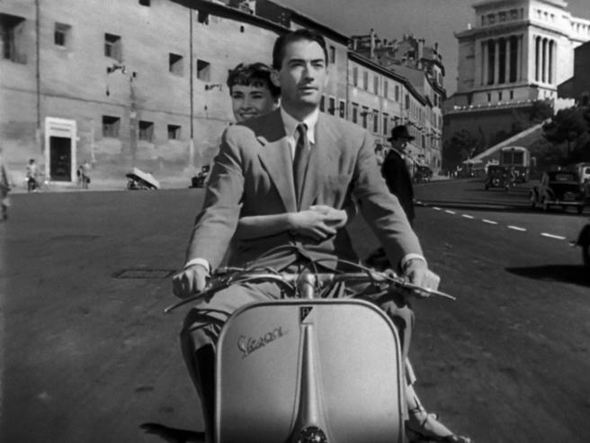 La Vespa compie 78 anni: tutti i film che hanno fatto la storia dello scooter Piaggio - Be Sicily Mag - Hepburn and Peck ride through Rome on the Vespa kwzF U3360782726104ABC 656x492@Corriere Web Roma