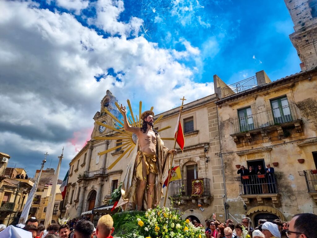 A ‘Ncrinata, il rito di Pasqua di Mineo che scandisce il tempo - Be Sicily Mag - PHOTO 2024 03 29 10 19 42