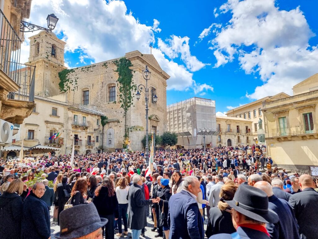 A ‘Ncrinata, il rito di Pasqua di Mineo che scandisce il tempo - Be Sicily Mag - PHOTO 2024 03 29 10 19 42 4