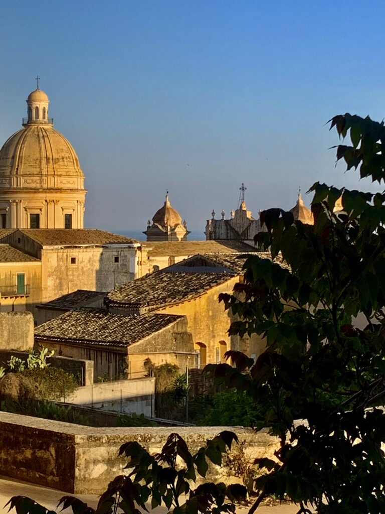 Città più soleggiate d'Italia, Sicilia vincitrice indiscussa: Catania e Siracusa sul podio 4 Città più soleggiate d'Italia, Sicilia vincitrice indiscussa: Catania e Siracusa sul podio - Be Sicily Mag - Siracusa 03
