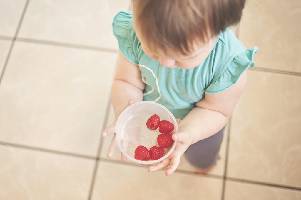 Bambini obesi e in sovrappeso, cosa fare: i consigli del pediatra 4 Bambini obesi o in sovrappeso: l'importanza della frutta nell'alimentazione