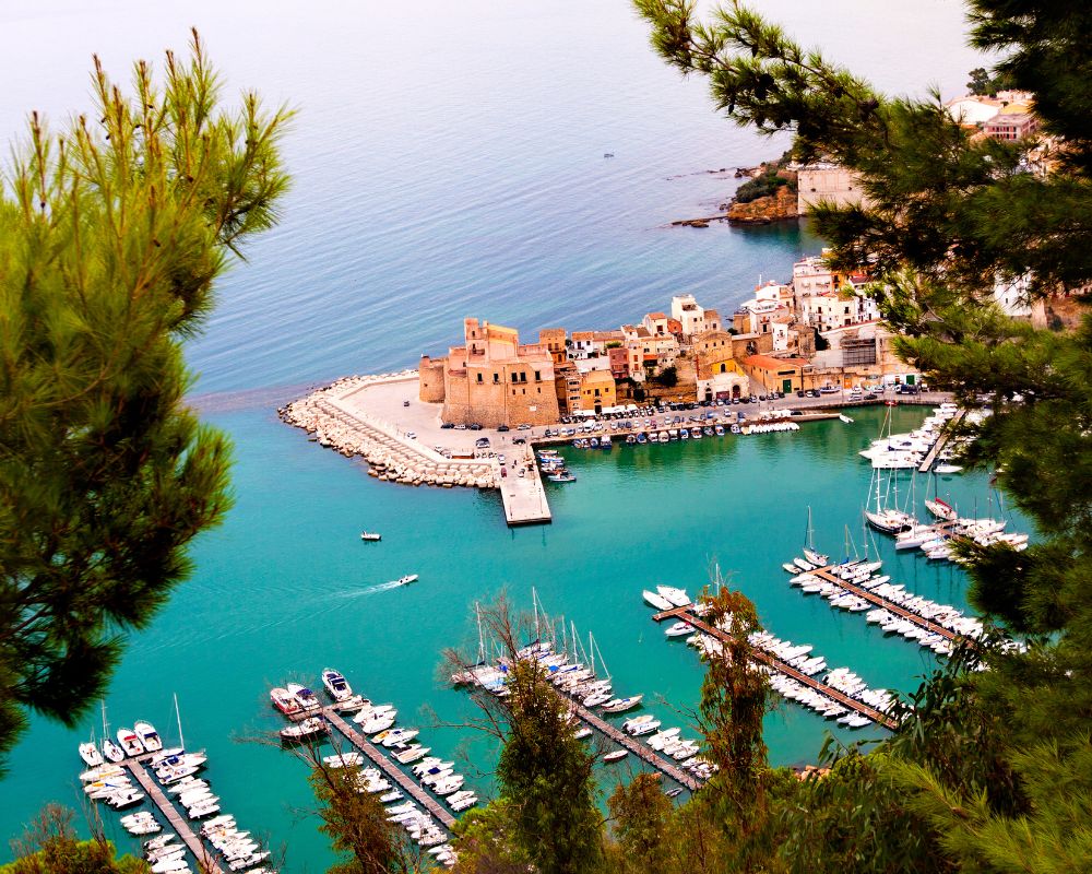 Viaggi low cost in Italia per l'estate 2024: due destinazioni in Sicilia 2 Viaggi low cost in Italia per l'estate 2024: due destinazioni in Sicilia - Be Sicily Mag - 1 6