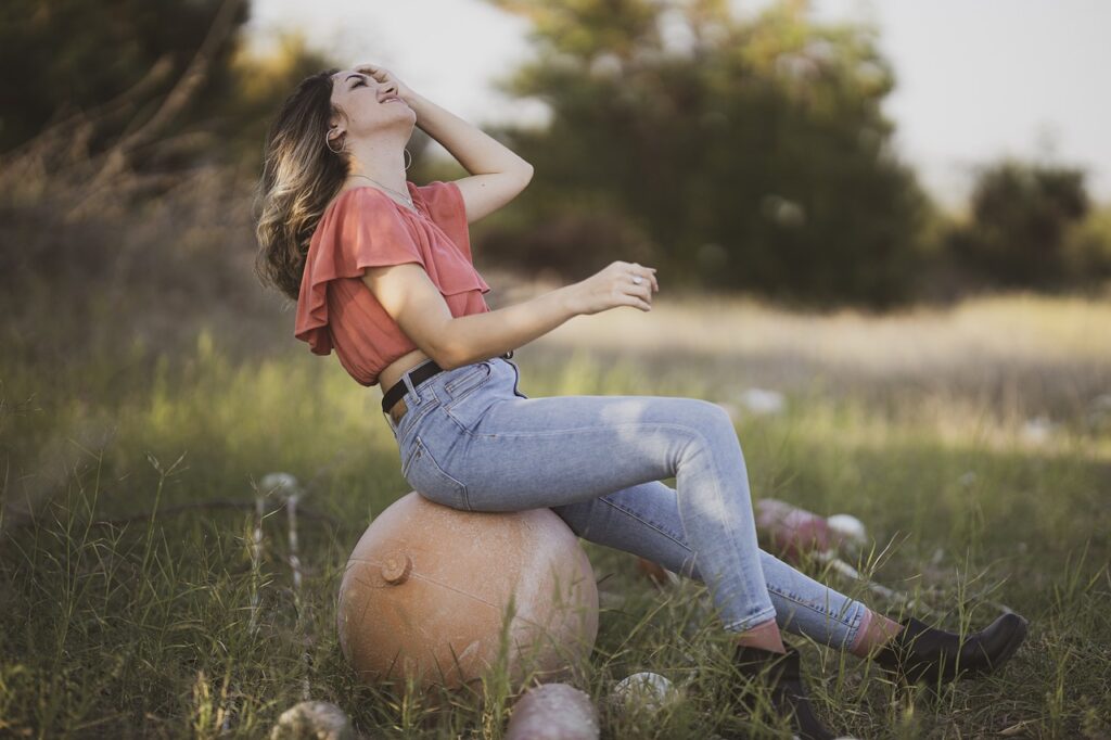 Denim protagonista delle tendenze di primavera: tutti pazzi per il must di stagione - Be Sicily Mag - Denim 02