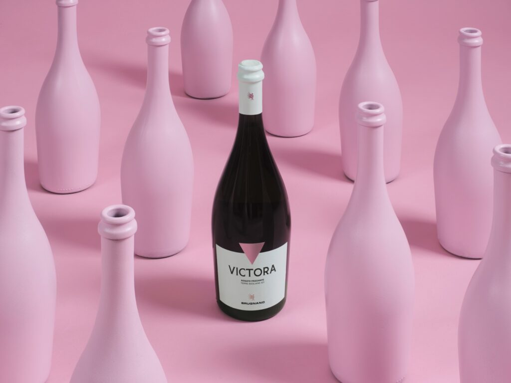 Vinitaly 2024, a Verona la Sicilia tra le eccellenze vinicole: presenti i fratelli Brugnano 4 Vinitaly 2024, a Verona la Sicilia tra le eccellenze vinicole: presenti i fratelli Brugnano - Be Sicily Mag - VICTORIA