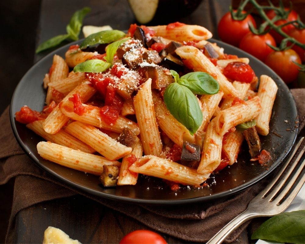 Cucina letteraria, la nuova moda che unisce libri e cibo: gli spunti offerti dalla Sicilia 6 Cucina letteraria, la nuova moda che unisce libri e cibo: gli spunti offerti dalla Sicilia - Be Sicily Mag - 1 3