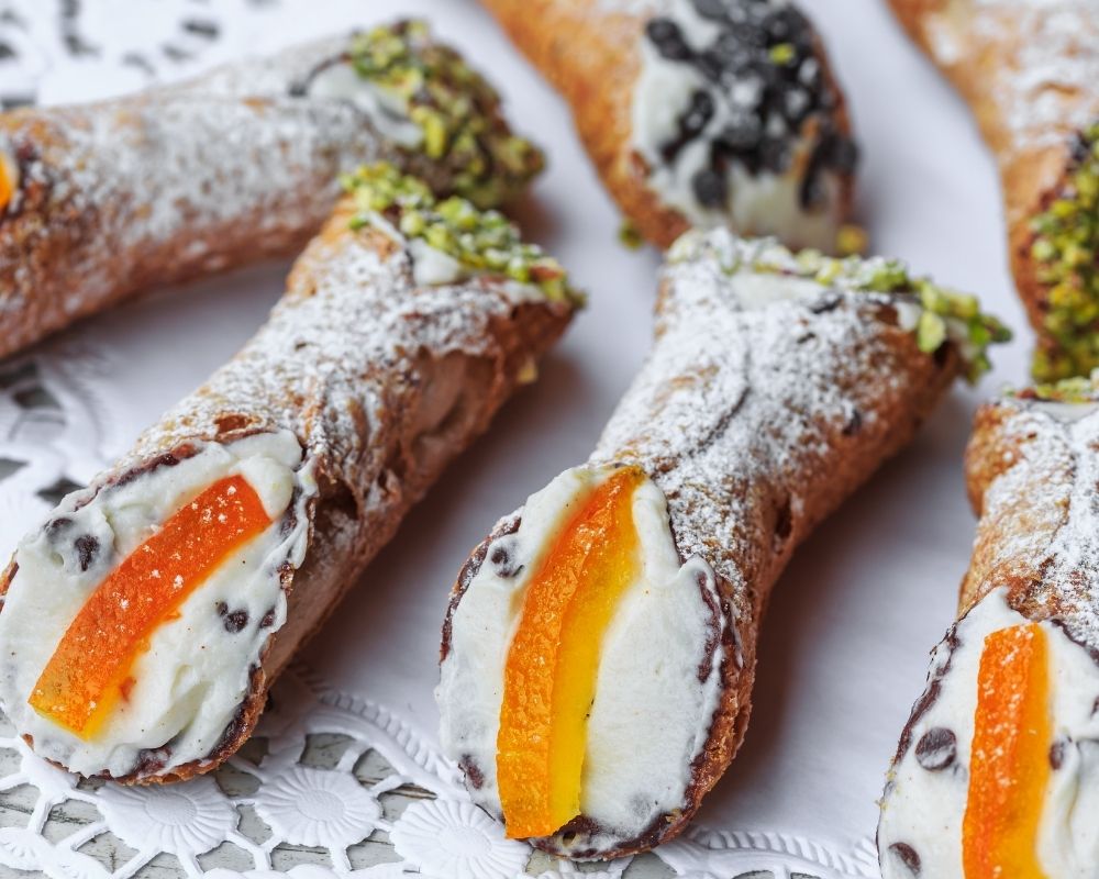 Cucina letteraria, la nuova moda che unisce libri e cibo: gli spunti offerti dalla Sicilia 4 Cucina letteraria, la nuova moda che unisce libri e cibo: gli spunti offerti dalla Sicilia - Be Sicily Mag - 3 1