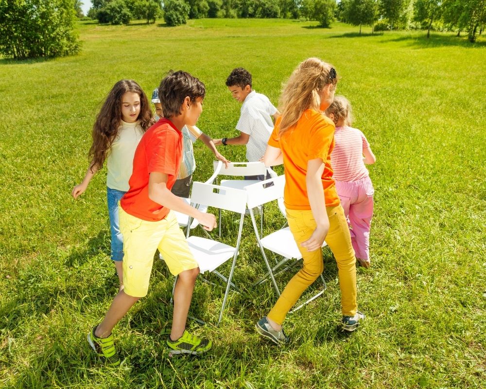 Giochi all'aperto per bambini: idee per divertirsi in vista dell’estate 12 Giochi all'aperto per bambini: idee per divertirsi in vista dell’estate - Be Sicily Mag - 4 1