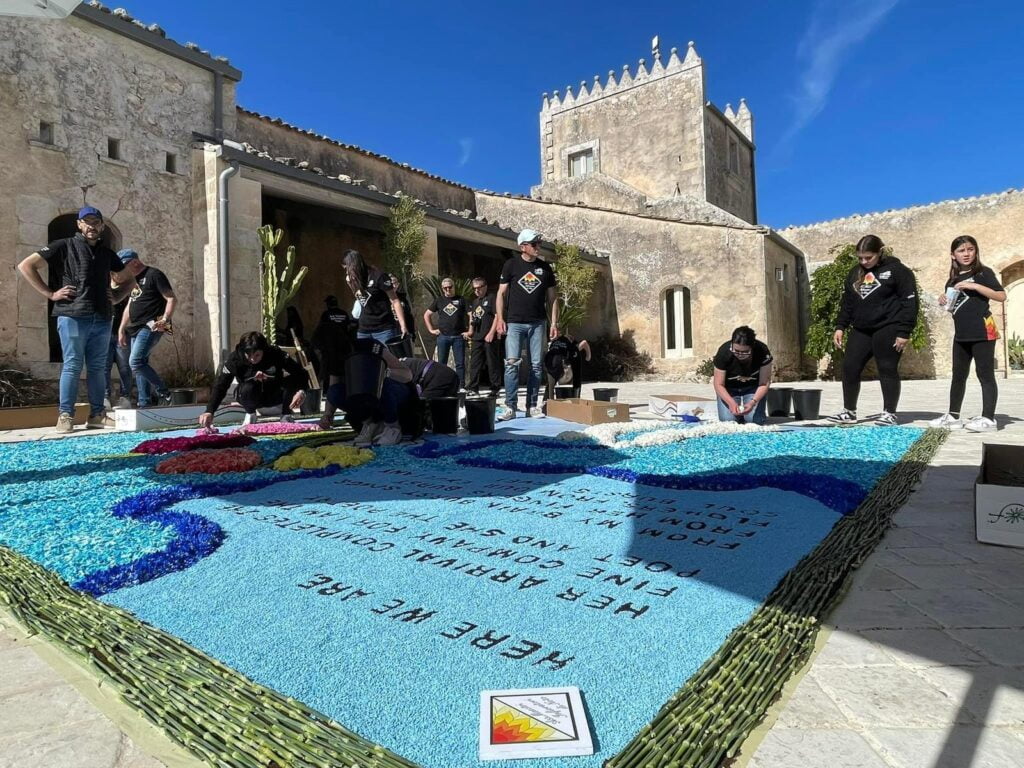 Infiorata di Noto, l’arte di Oriana Montoneri: "Una passione da tramandare ai più giovani" - Be Sicily Mag - WhatsApp Image 2024 05 08 at 13.18.10