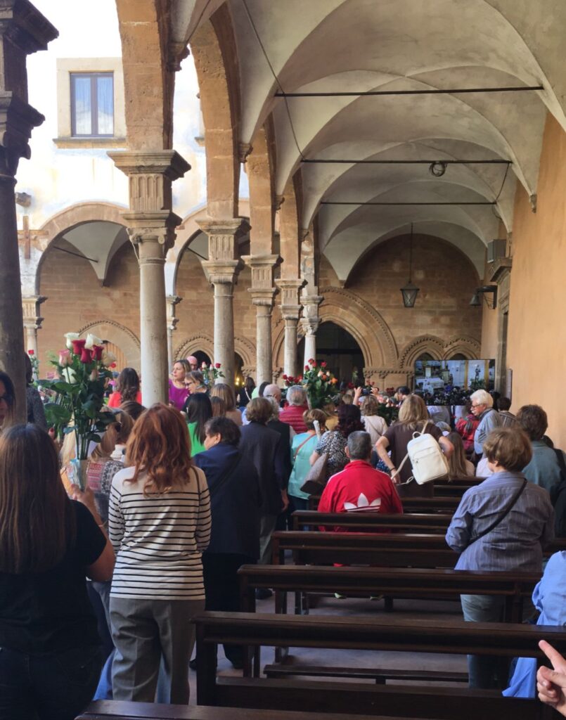 Santa Rita, tanti i devoti palermitani: le leggende che l'hanno resa l'avvocata delle cause impossibili 3 Santa Rita, tanti i devoti palermitani: le leggende che l'hanno resa l'avvocata delle cause impossibili - Be Sicily Mag - WhatsApp Image 2024 05 22 at 10.54.28 e1716368399102