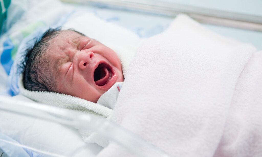 Sindrome del bambino scosso: cos'è, conseguenze e i consigli del pediatra per pianti inconsolabili 5 Sindrome del bambino scosso: cos'è, conseguenze e i consigli del pediatra per pianti inconsolabili - Be Sicily Mag - pianto bambino