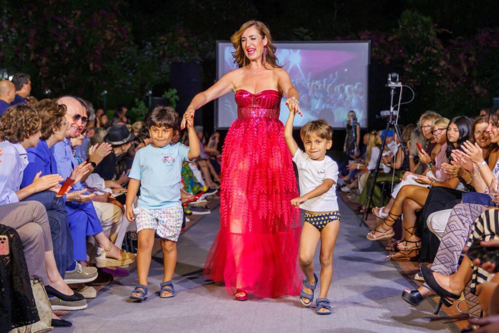 “Moda a bordo piscina”, lo sport in passerella al Circolo del Tennis di Palermo: l'evento è un successo 10 “Moda a bordo piscina”, lo sport in passerella al Circolo del Tennis di Palermo: l'evento è un successo - Be Sicily Mag - AX 7486