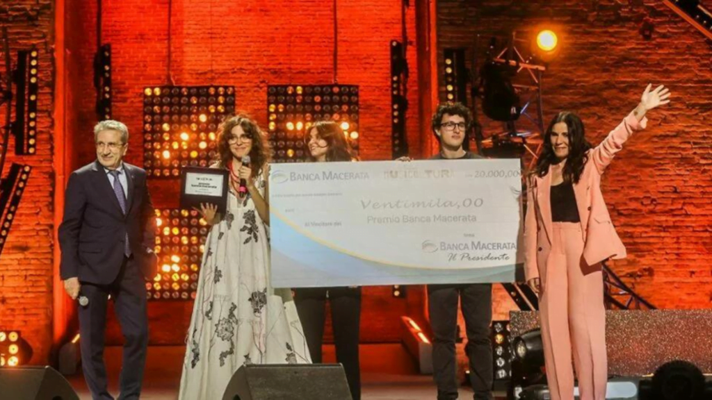 Anna Castiglia vince Musicultura 2024: la cantautrice siciliana conquista Macerata con “Ghali” - Be Sicily Mag - Anna Castiglia Musicultura 2024