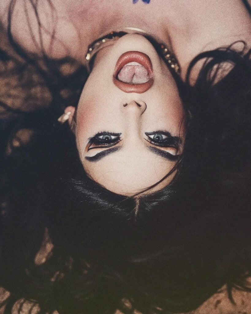 Aura Eternal di notte, Alan di giorno: la Drag Queen palermitana racconta “una storia di musica e make up” 9 Aura Eternal di notte, Alan di giorno: la Drag Queen palermitana racconta “una storia di musica e make up” - Be Sicily Mag - Snapinsta.app 432757874 1529458830952893 9115409833234838452 n 1080