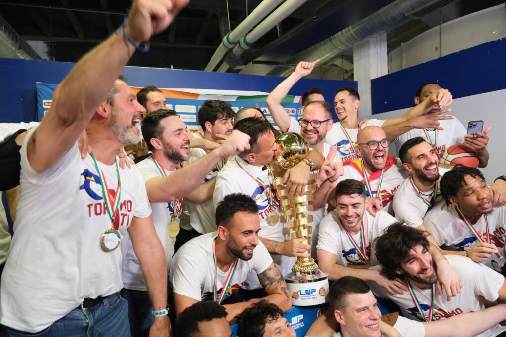 Trapani Shark promosso, la Sicilia torna nella Serie A di basket: "È la vittoria di un'intera Isola" 3 Trapani Shark promosso, la Sicilia torna nella Serie A di basket: "È la vittoria di un'intera Isola" - Be Sicily Mag - WhatsApp Image 2024 06 10 at 09.03.32 1
