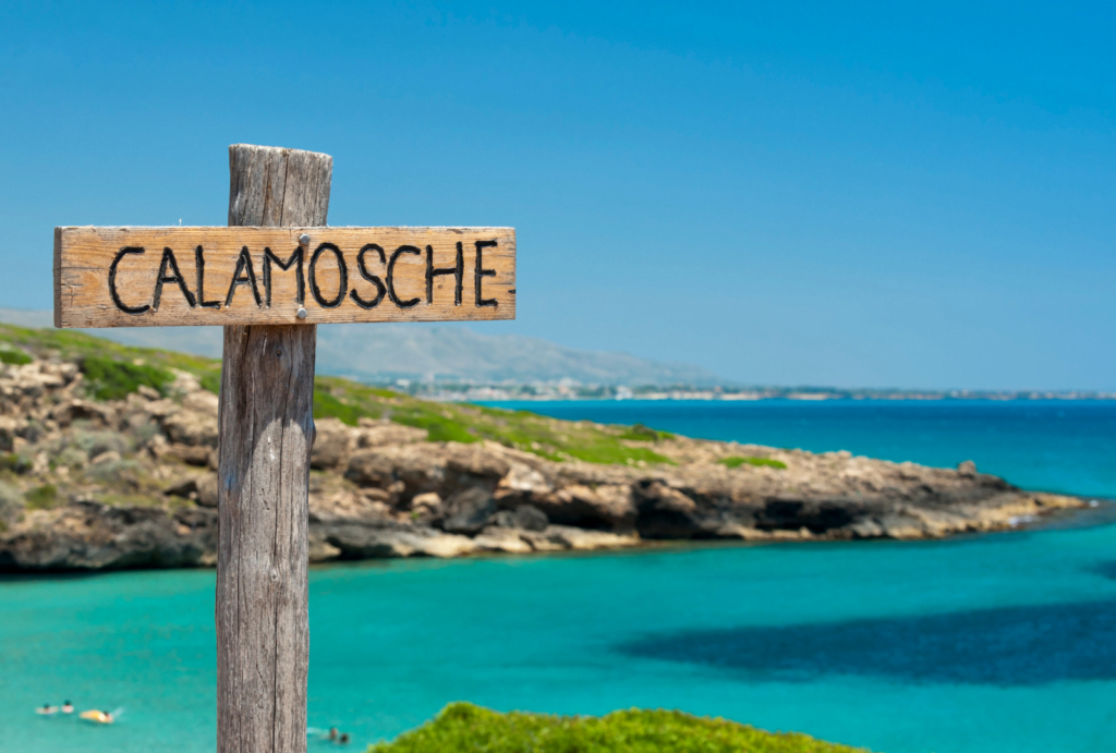 Spiagge meno ventose della Sicilia: le 10 località con il mare più calmo dell'Isola 20 Spiagge meno ventose della Sicilia: le 10 località con il mare più calmo dell'Isola - Be Sicily Mag - Spiaggia di Calamosca