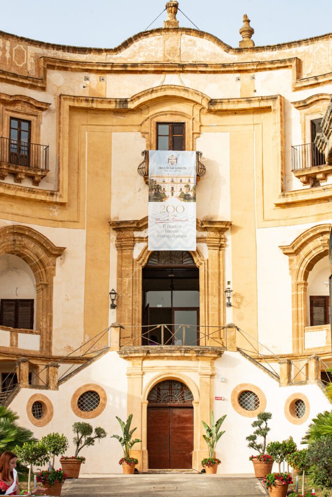Duca di Salaparuta compie 200 anni: la storia della grande azienda vitivinicola e il suo legame con il territorio - Be Sicily Mag - Villa Cattolica