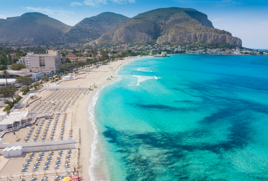 Spiagge meno ventose della Sicilia: le 10 località con il mare più calmo dell'Isola 15 Spiagge meno ventose della Sicilia: le 10 località con il mare più calmo dell'Isola - Be Sicily Mag - anguria 9