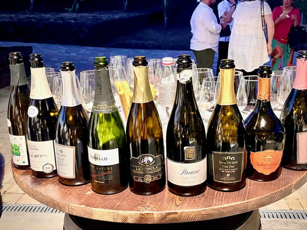 Bolle in Vigna 2024 di Cantine Nicosia: sull'Etna si celebra lo spumante 2 Bolle in Vigna 2024 di Cantine Nicosia: sull'Etna si celebra lo spumante - Be Sicily Mag - bolle in vigna