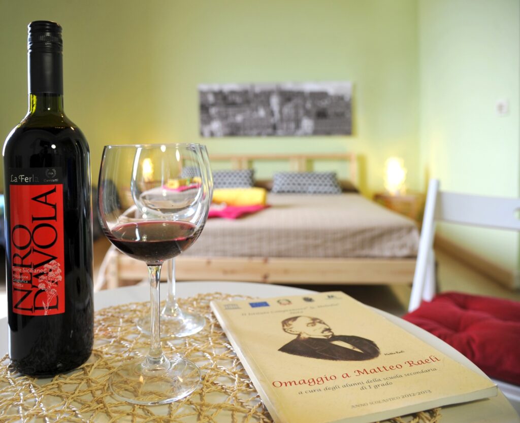 “Il Castello” di Davide ed Elena a Noto, alloggio e buon cibo a portata di tutti: la qualità in un ostello pluripremiato 8 “Il Castello” di Davide ed Elena a Noto, alloggio e buon cibo a portata di tutti: la qualità in un ostello pluripremiato - Be Sicily Mag - il castello camere