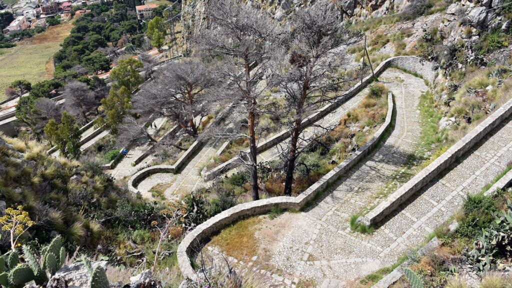 Come arrivare al santuario di Santa Rosalia: i 5 sentieri naturalistici per Monte Pellegrino 7 come arrivare al santuario di Santa Rosalia