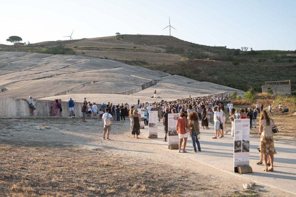 Orestiadi di Gibellina, conclusa al Cretto di Burri la 43° edizione del festival 6 Orestiadi di Gibellina, conclusa al Cretto di Burri la 43° edizione del festival - Be Sicily Mag - 454876468 880233517463722 5622798917597117145 n