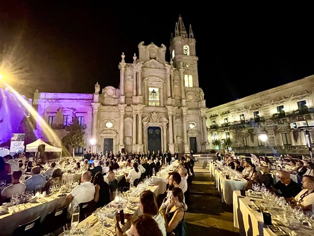 ACIni diVINI: il vino incanta Piazza Duomo ad Acireale in una serata di degustazioni sotto le stelle 4 ACIni diVINI