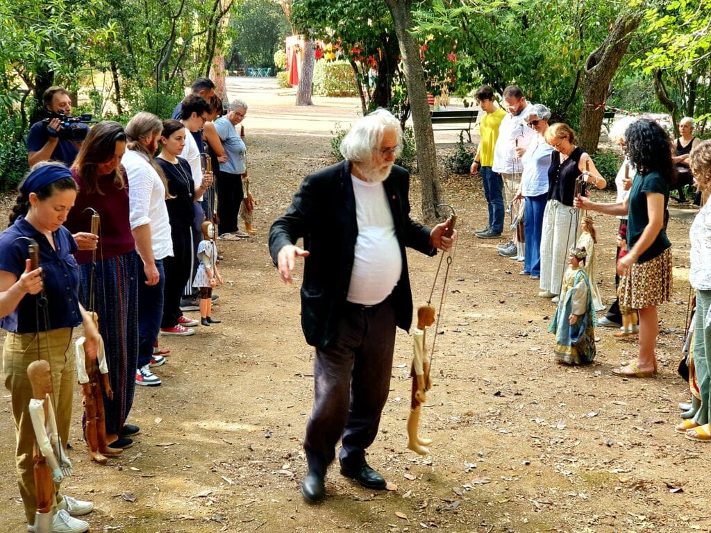 Mimmo Cuticchio, il puparo racconta Santa Rosalia: "Da bambino mettevo in scena la sua storia con papà" 2 Mimmo Cuticchio, il puparo racconta Santa Rosalia: "Da bambino mettevo in scena la sua storia con papà" - Be Sicily Mag - Santuzza 2 laboratorio1