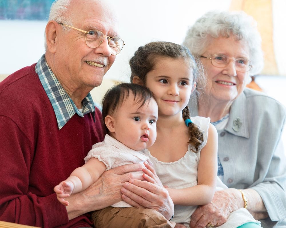 Festa dei nonni 2024: frasi premurose per i nipoti e proverbi siciliani tramandati da generazioni 4 Festa dei nonni 2024: frasi premurose per i nipoti e proverbi siciliani tramandati da generazioni - Be Sicily Mag - nonni