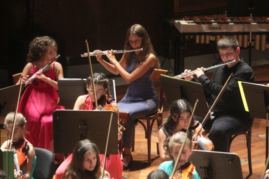 Crescere con la musica per costruire una società migliore: la collaborazione tra la Fondazione Teatro Massimo e la CDP 2 Crescere con la musica per costruire una società migliore: la collaborazione tra la Fondazione Teatro Massimo e la CDP - Be Sicily Mag - orchestra giovanile massimo 3