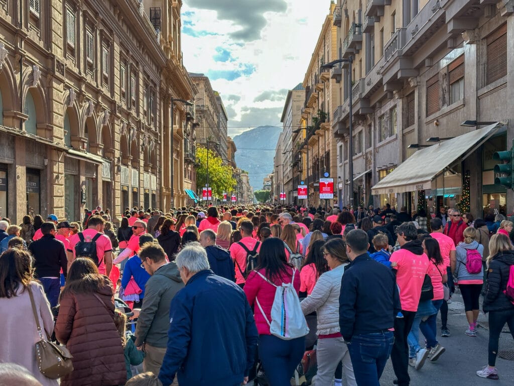 Palermo in Rosa, in 3 mila in piazza per dire "no" alla violenza sulle donne 4 Palermo in Rosa, in 3 mila in piazza per dire "no" alla violenza sulle donne - Be Sicily Mag - Palermo in Rosa 01