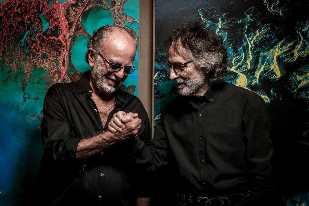 PFM, il suono del prog arriva in Sicilia in un omaggio a Fabrizio De Andrè: “Insieme abbiamo fatto un capolavoro” - Be Sicily Mag - Pfm Franz Di Cioccio e Patrick Djivas ph Orazio Truglio 2