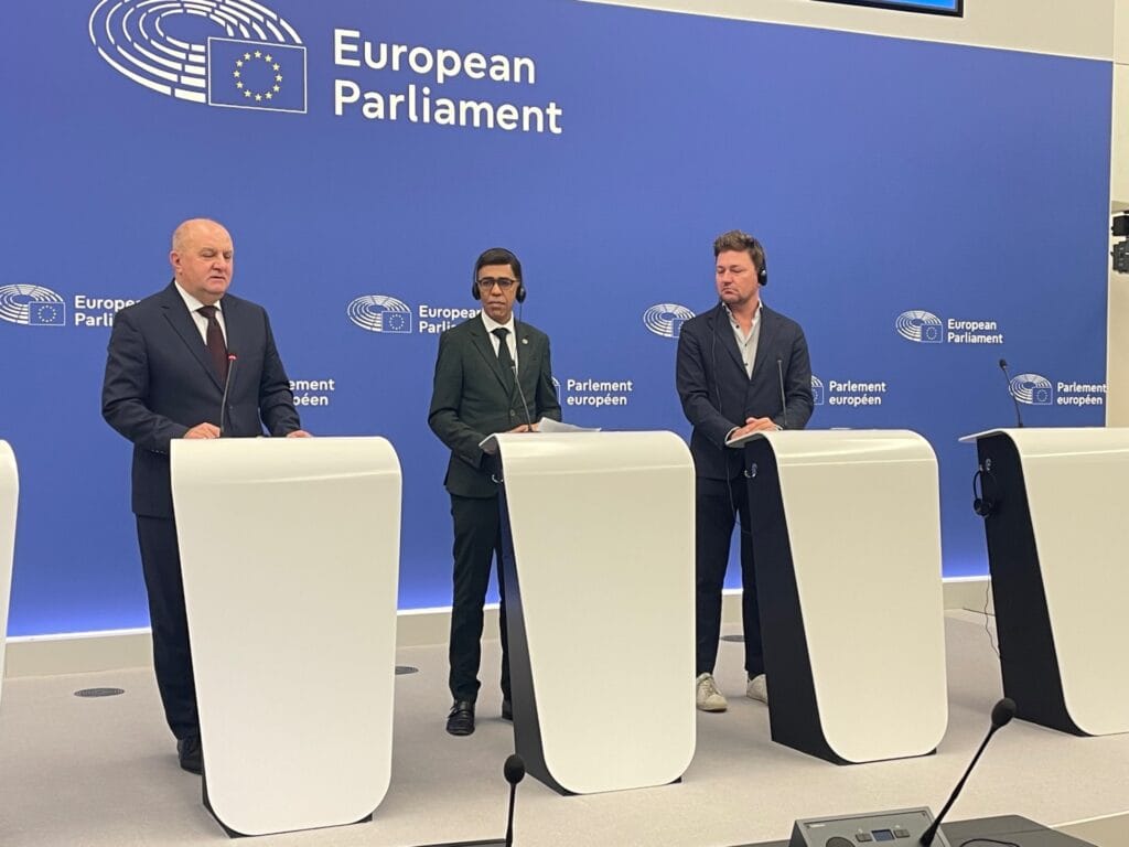 BE Sicily Mag in Europa: catastrofi naturali, il Parlamento europeo approva l'uso dei fondi per aiuti e ricostruzioni 3 BE Sicily Mag in Europa: catastrofi naturali, il Parlamento europeo approva l'uso dei fondi per aiuti e ricostruzioni - Be Sicily Mag - conferenza stampa omarjee 2